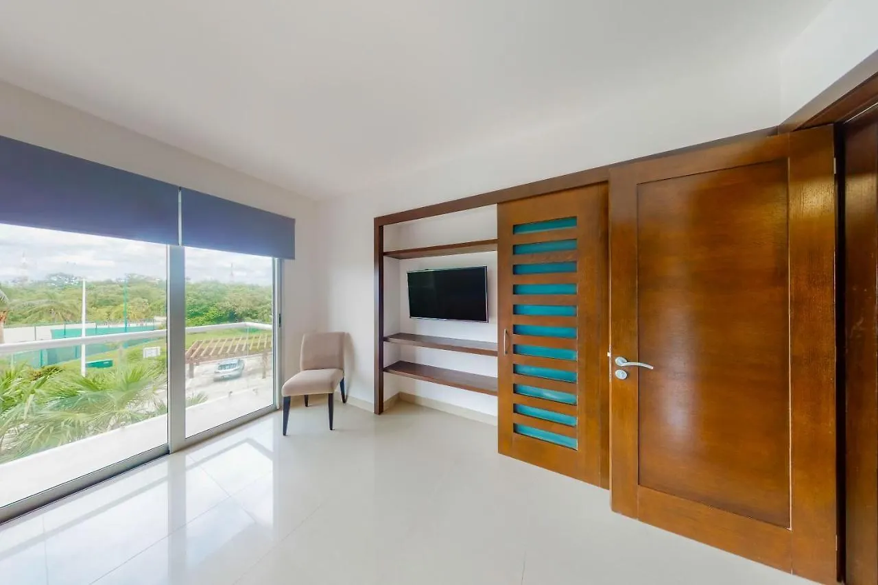 Hakuna Matata 725N At Mareazul Beachfront Playa del Carmen Apartment