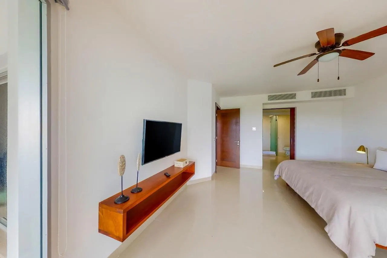 Hakuna Matata 725N At Mareazul Beachfront Playa del Carmen