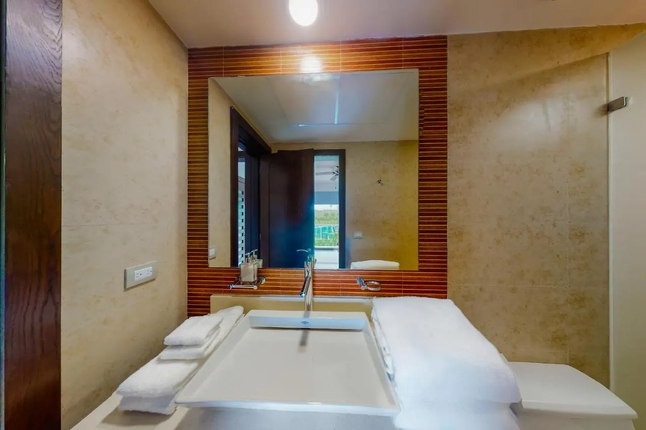Hakuna Matata 725N At Mareazul Beachfront Playa del Carmen Apartment