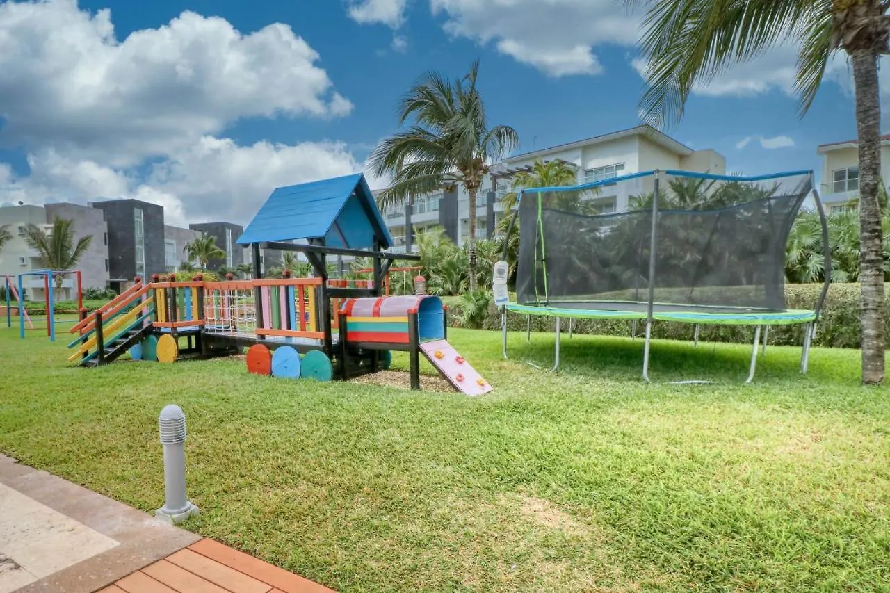 Hakuna Matata 725N At Mareazul Beachfront Playa del Carmen Apartment